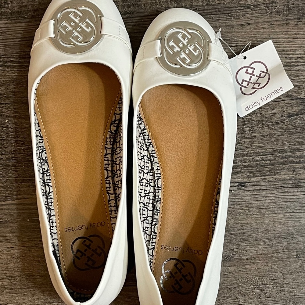 Daisy Fuentes flats
